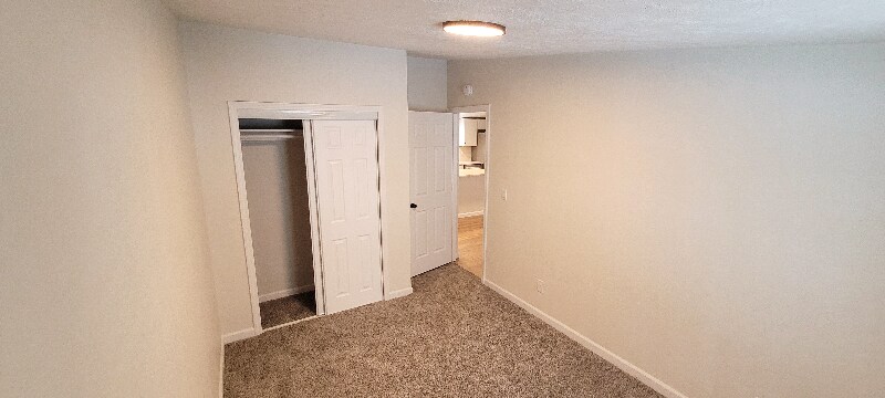 Building Photo - 1130 Valley Manor Ct