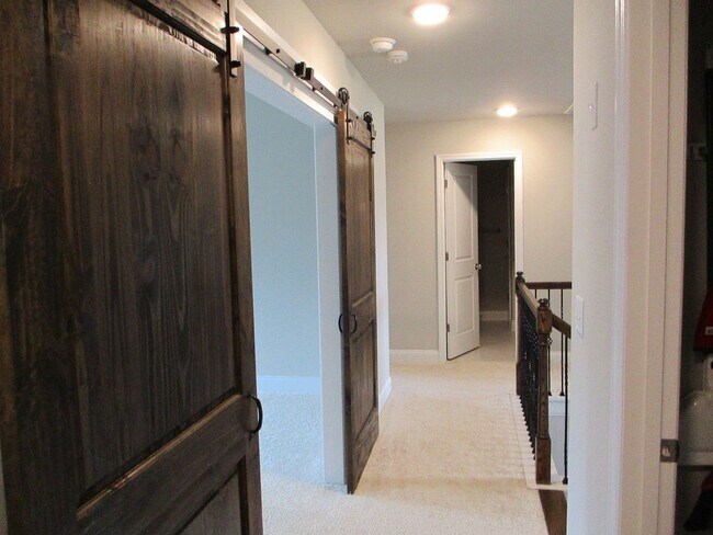 Building Photo - Beautiful Columbia County Home