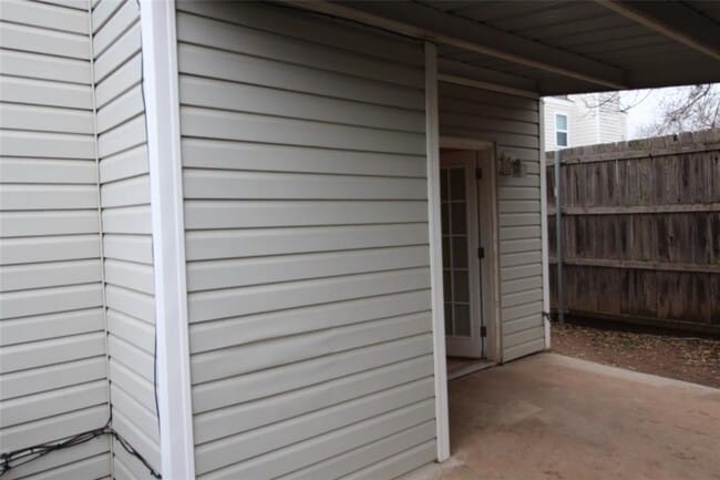 Building Photo - 1707 Jennifer Cir