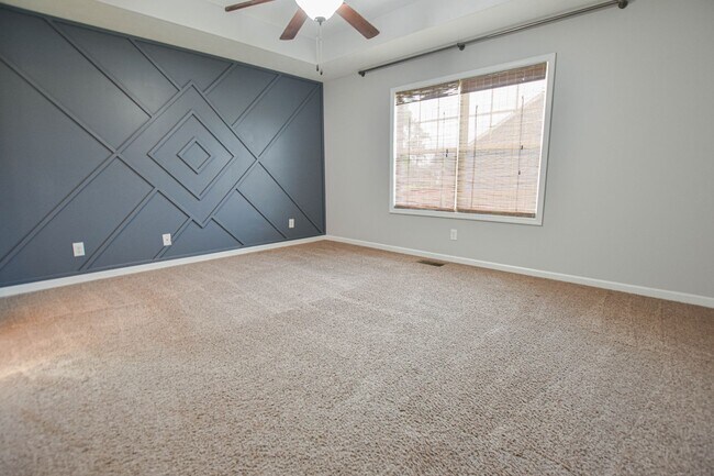Building Photo - 3561 Aurora Dr