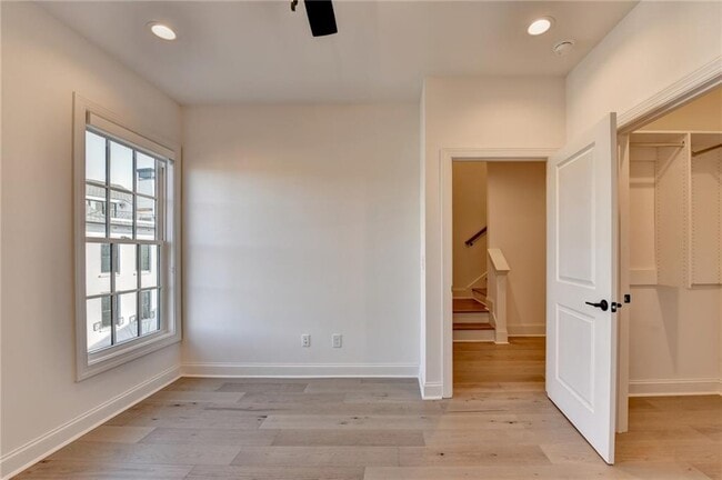 Building Photo - 435 Mayfair Ct