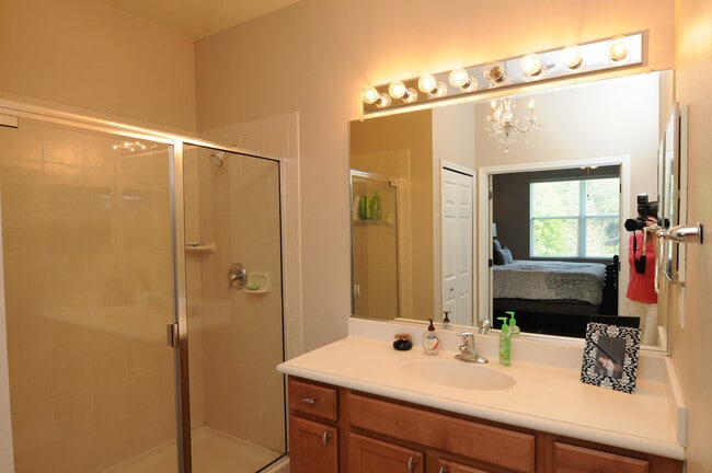 Building Photo - 3716 Parkridge Cir