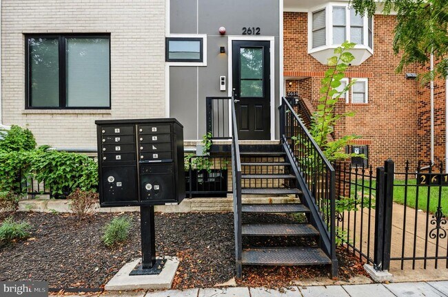 Building Photo - 2612 University Pl NW