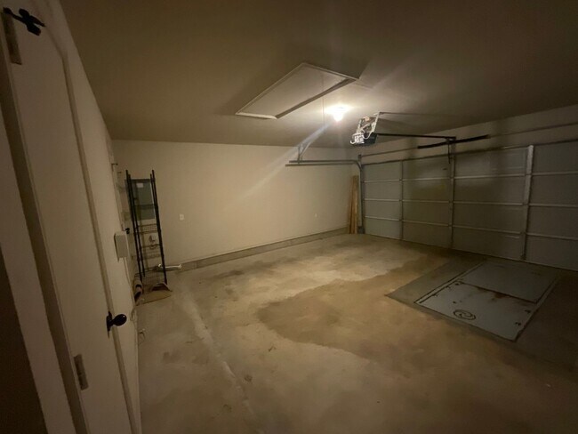 Building Photo - 4 bed, 2 bath, 2 car garage, 12-14 person Storm Shelter