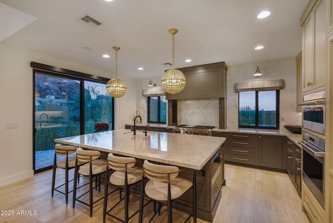 Building Photo - 5841 N Echo Canyon Cir