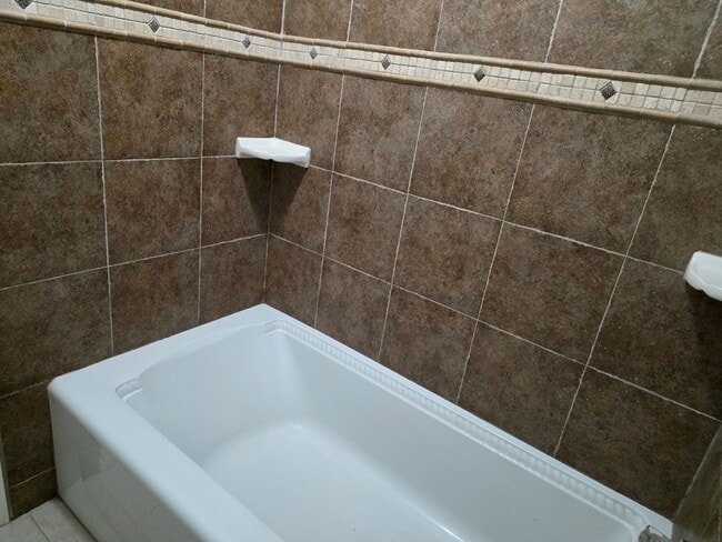 Building Photo - 2121 Redwood St