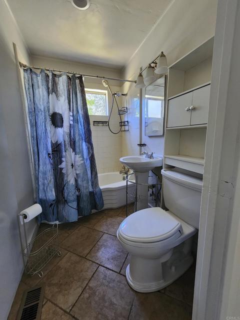 Building Photo - 1008 Manzanita Dr
