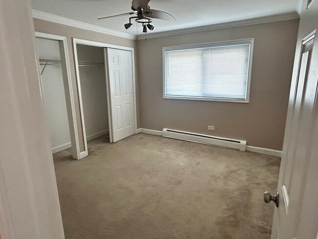 Building Photo - 677 S River Rd