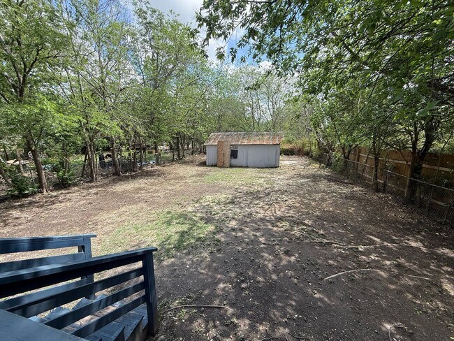 Building Photo - Charming 3BR Home w/ Hardwood Floors, Large Kitchen & Private Fenced Yard