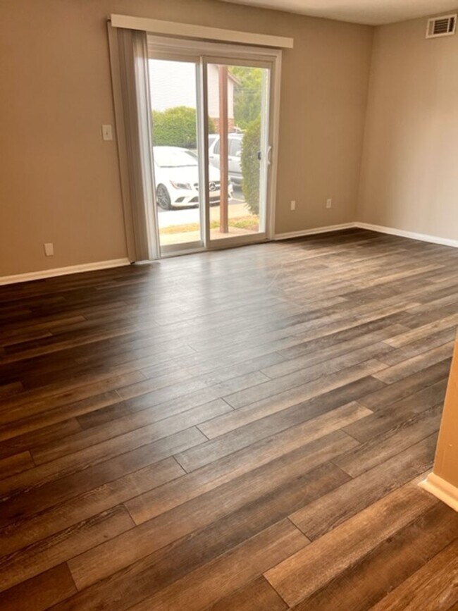 Building Photo - Charming 2-Bedroom, 1-Bathroom Apartment for Rent in Chesterton