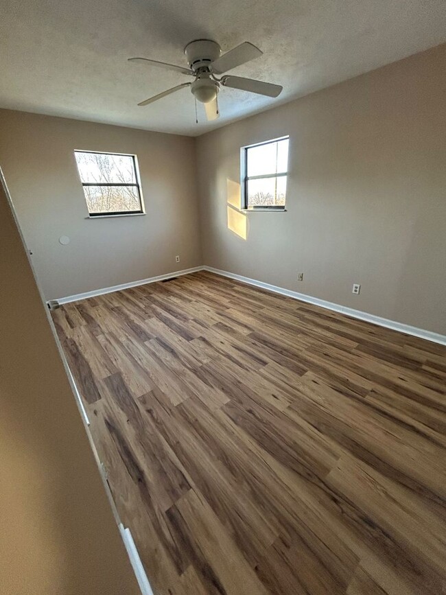 Building Photo - 3 Bedroom 1 Bath Single Family Home - East...