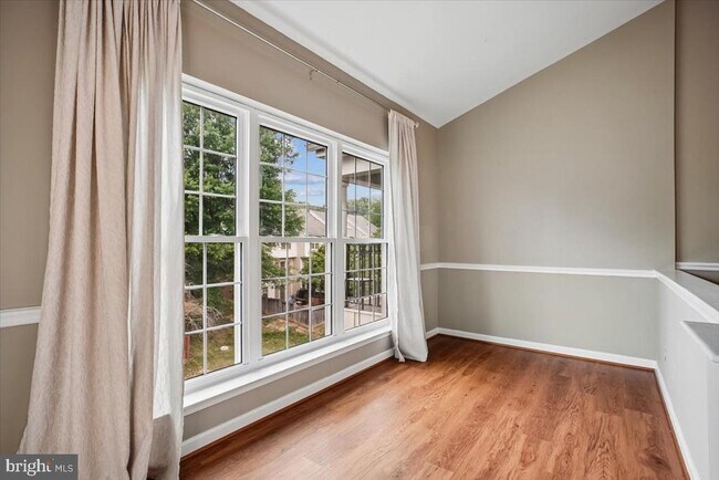 Building Photo - 1100 Quaker Hill Dr
