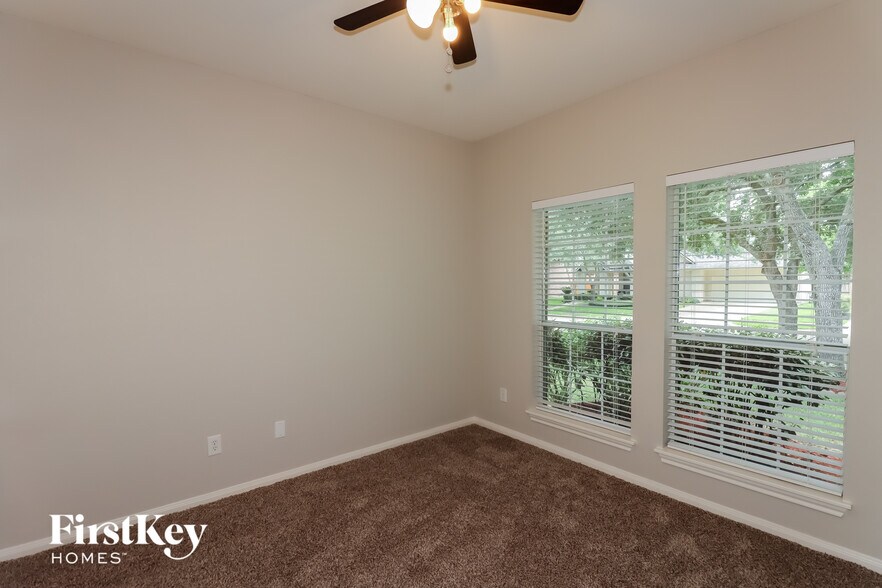 Building Photo - 3211 Oak Park Ln