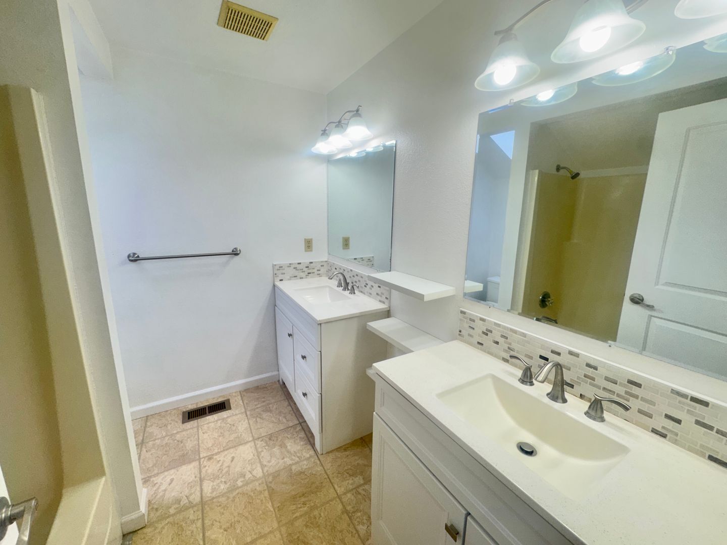 Building Photo - AK Duplex