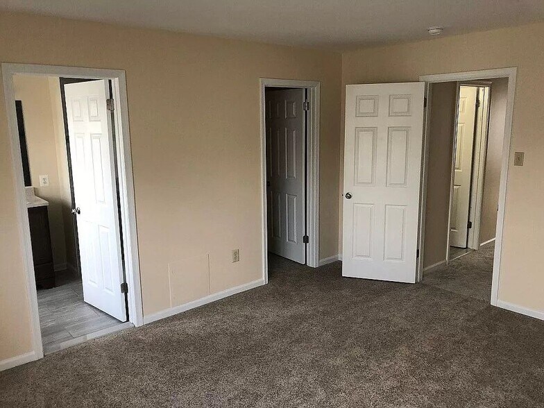 Building Photo - 4662 Louise St Claire Dr