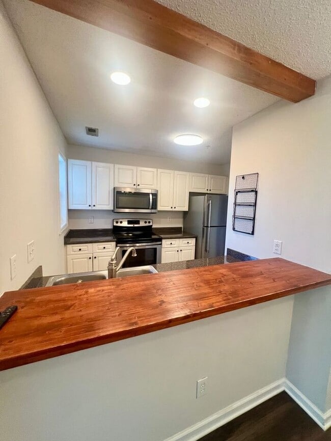 Building Photo - Freshly Painted! New Luxury Vinyl Plank Fl...
