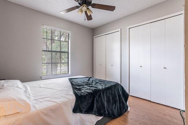 Building Photo - RENOVATED 3-BEDROOM IN NORTHWEST CROSSING