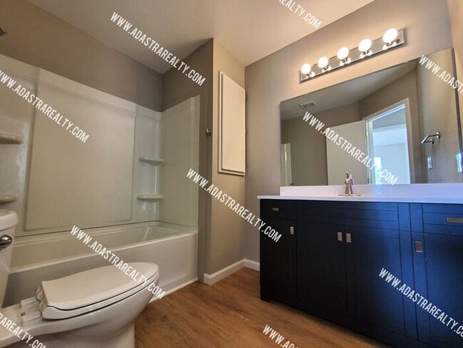 Building Photo - Gorgeous Remodeled Duplex in Baldwin City-...