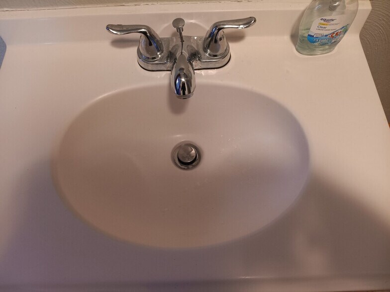 Building Photo - 37 Bancroft St