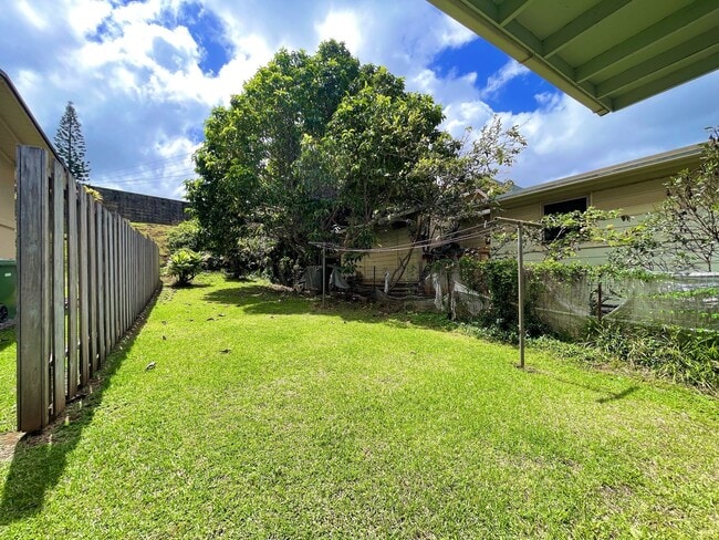 Building Photo - Pet Friendly Kaneohe House