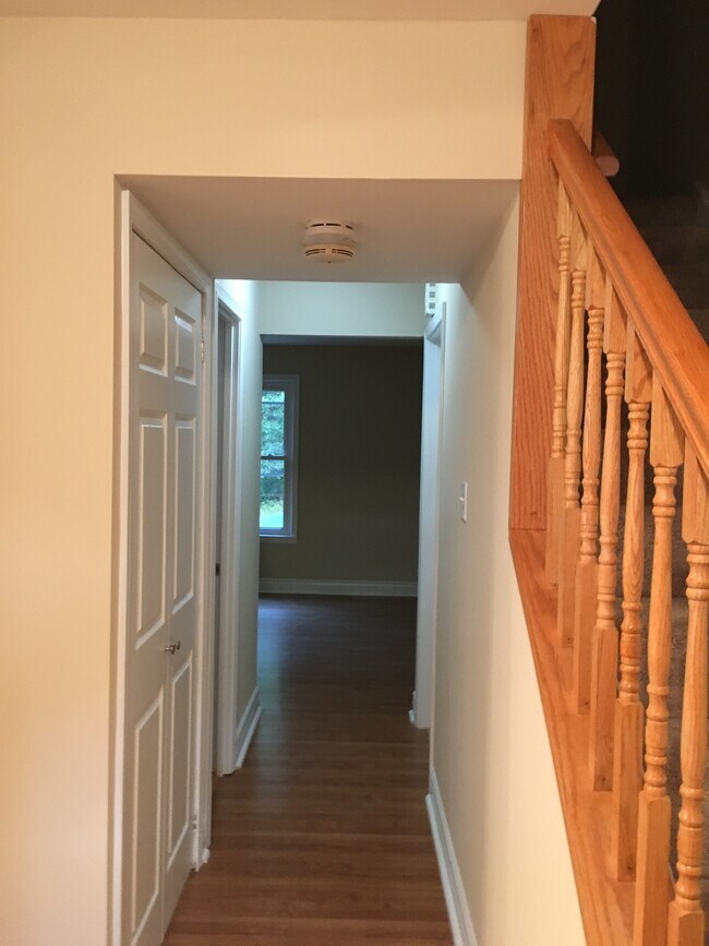 Building Photo - 1817 Oriole Ct