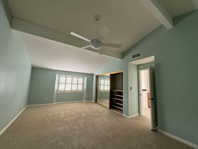 Building Photo - 1307 W 7th St