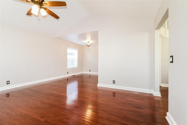 Building Photo - 2020 Sunflower St