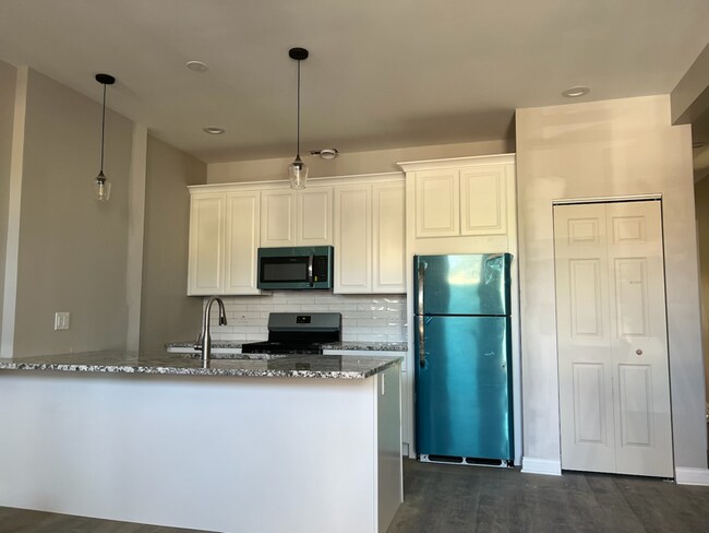 Building Photo - 2009 W 21st Pl