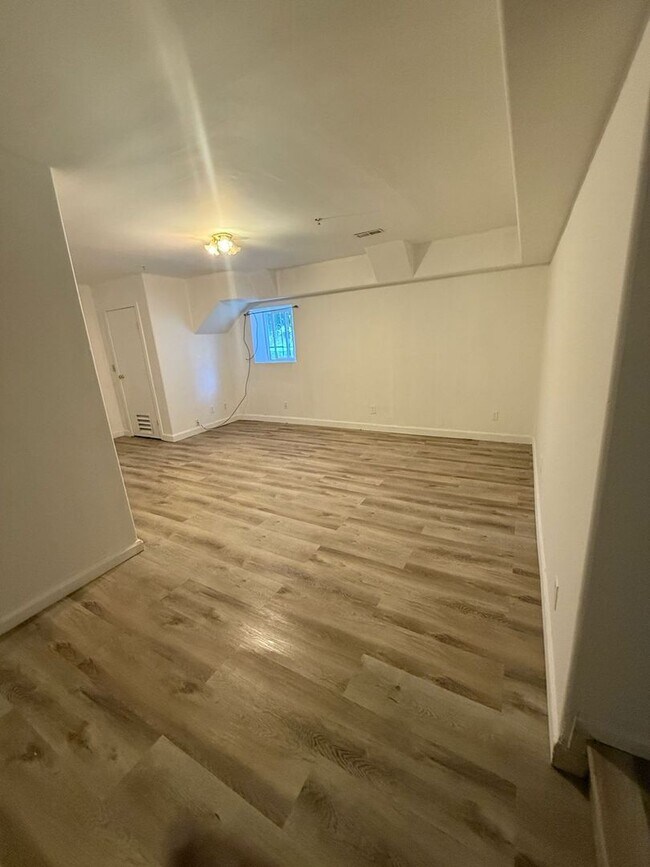 Building Photo - 8027 Ney Ave