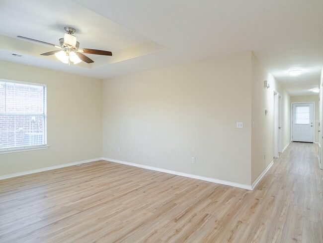 Building Photo - 13 Holly Dr