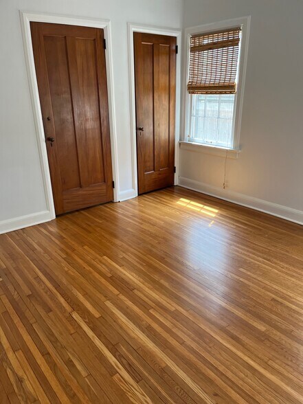 Building Photo - 513 S Drexel Ave