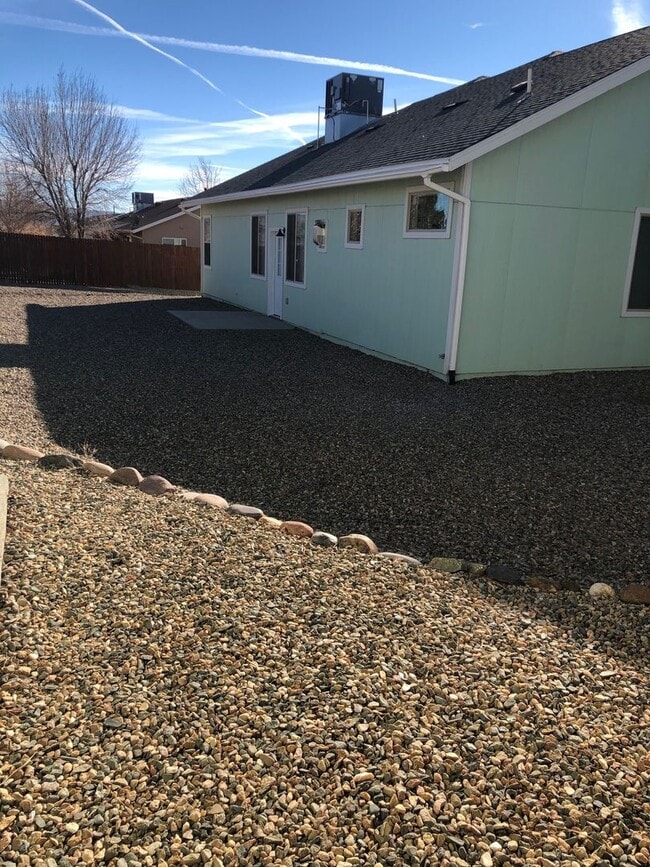 Building Photo - Sunny Three Bedroom in North Prescott Valley