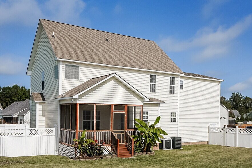 Building Photo - 476 Winding Oak Way
