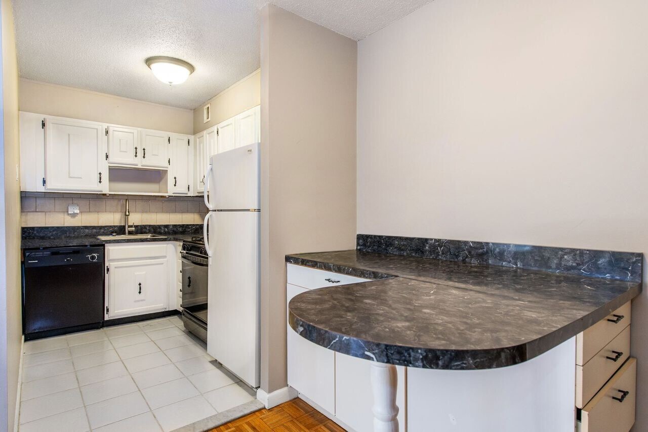 Kitchen - 150 Overlook Ave