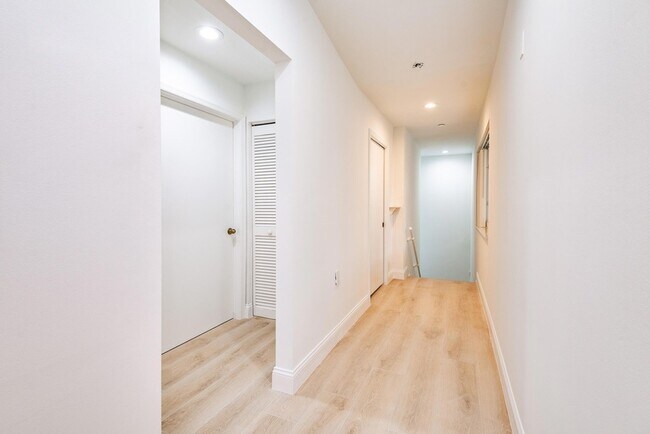 Building Photo - 380 NW 67th St