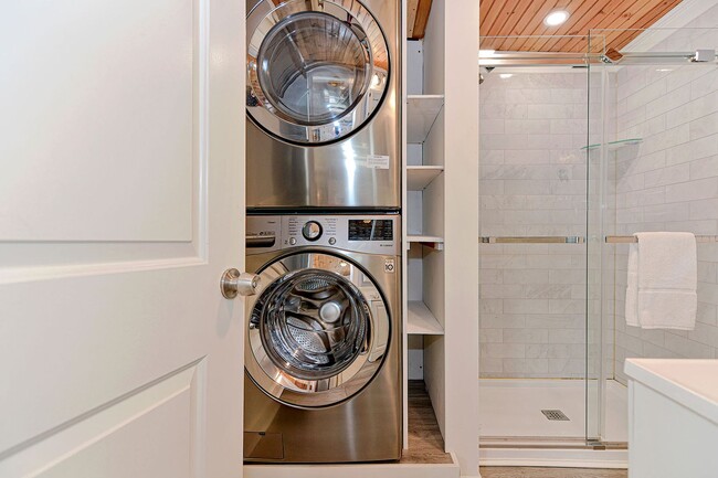 Building Photo - WINTER RENTAL: Changes In Latitude (Dogs Welcome!)