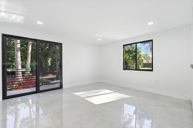 Building Photo - 4800 SW 61st Ave