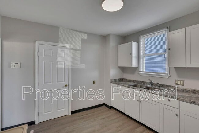 Building Photo - 1185 E 22nd Ave