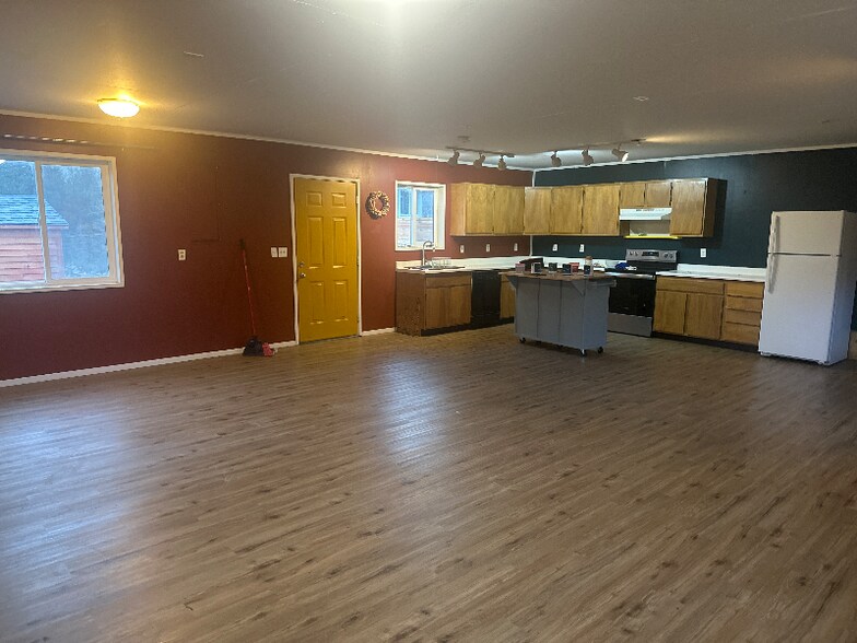 Building Photo - 1110 N Main Ave