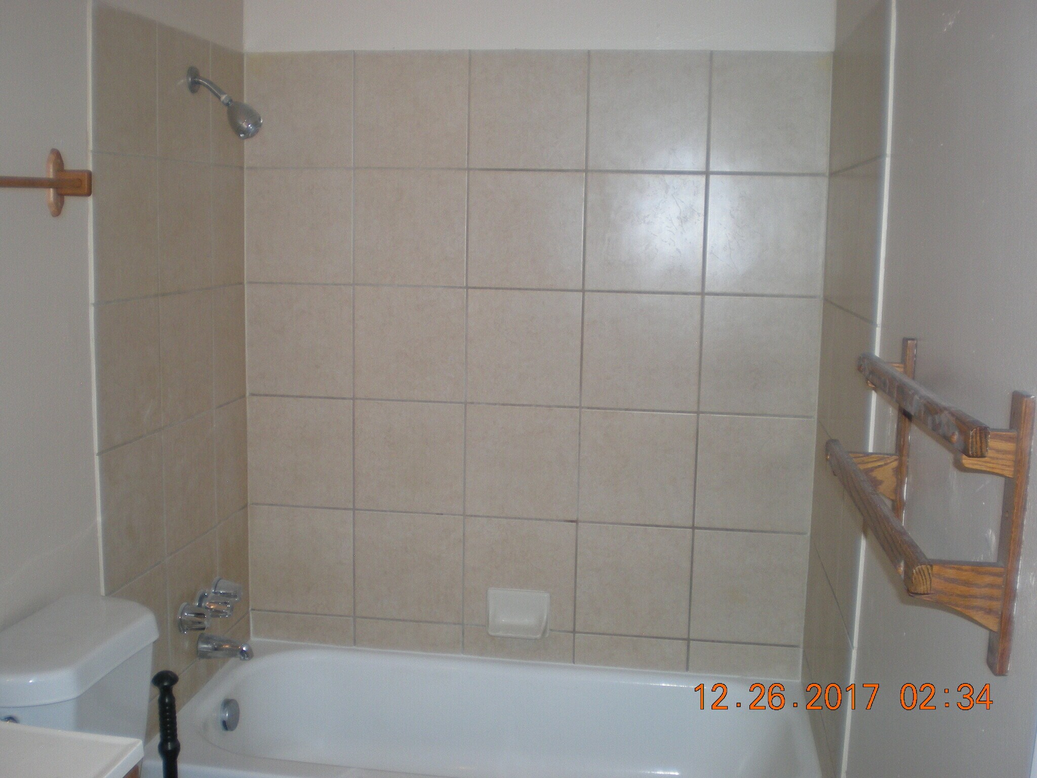 Upstairs full bathroom - 1160 Clinton St