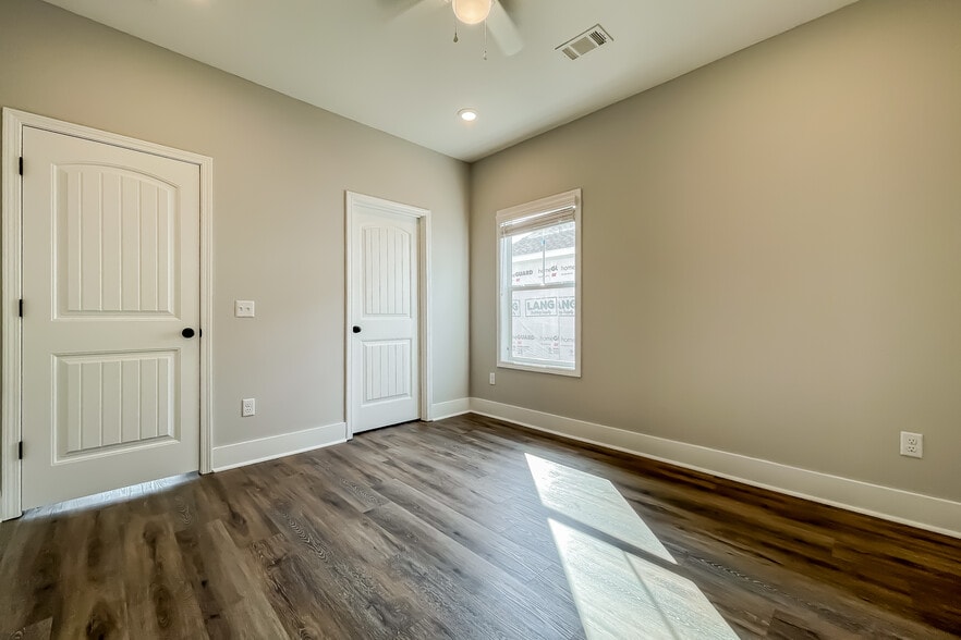 Building Photo - 16 Greyfield Dr