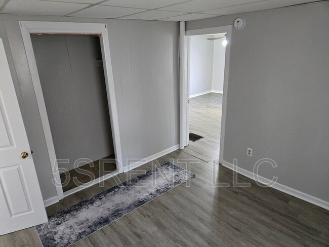 Building Photo - 236 S Mary Ellen St