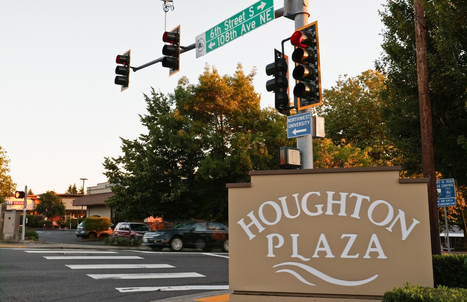 Building Photo - 725 9th Ave S