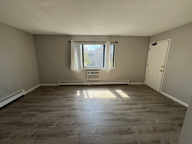 Building Photo - 60 Plainfield Ave