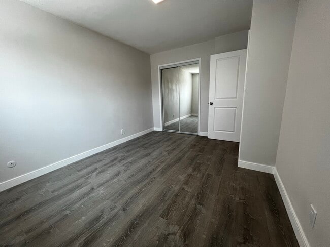 Building Photo - 429 W Elk Ave