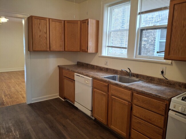 Building Photo - 5015 N Springfield Ave
