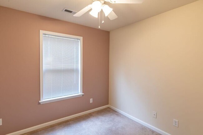 Building Photo - 2455 N Berkshire Rd