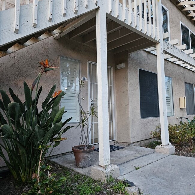 Building Photo - Roommate Wanted – One Bedroom Available | 10x11 | 3BR/2BA Condo in Vista ~ $1,300/month