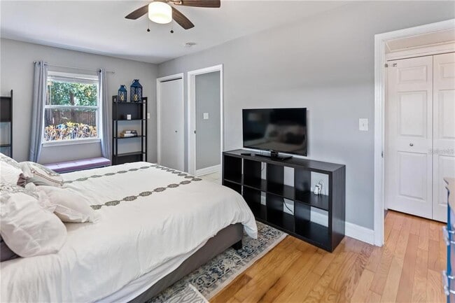 Building Photo - 3005 W Helen Ave