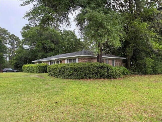 Building Photo - 5855 Woodvale Dr